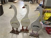 3 wood welcome ducks
