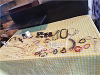 Lot of miscellaneous jewelry
