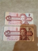 Pair of 2 dollar Bills