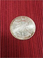 2000 one ounce fine silver walking liberty coin