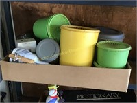 Tupperware containers w/lids