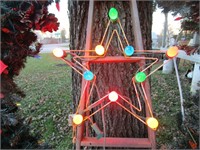 RUSTIC METAL STAR WITH LIGHTS ATTACHED