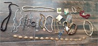 D - MIXED LOT OF COSTUME JEWELRY