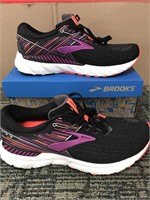 Used- Condition 9.5- Womens Brooks size 11
