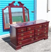 Bedroom Chest of Drawers with Tri-Fold Mirror