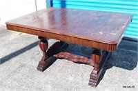 Vintage Expanding Dining Room Table W/Leaf