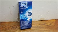 NEW Oral B Pro 2000 Recharable Toothbrush
