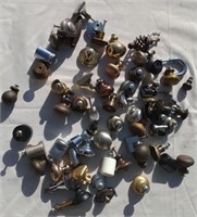 D - MIXED LOT DRAWER HARDWARE (3)
