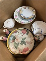 Box Lot of Decorative Plates - 17 Piece