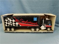 "Mr. Goodwrench" Nylint 18 Wheeler In Box