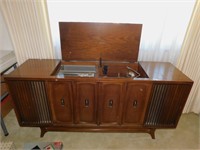 CONSOLE STEREO ZENITH HI-FI W/ TURN TABLE WORKING