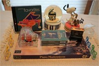 Piano & Snoopy related lot