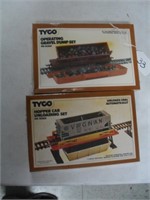 2 TYCO TRAIN ACCESSORIES