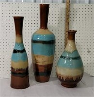 3 pottery vases
