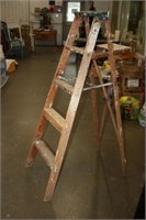 Wooden Step Ladder 58H
