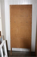 Peg Board with Pegs