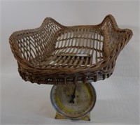 BABY WEIGH SCALE WITH WICKER BASKET
