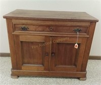 Walnut Commode/Scratches on Top