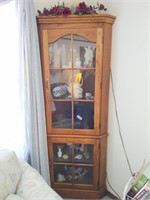 Corner Lighted Curio Cabinet (no contents) 20" x