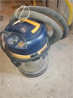 Metal 5-gallon wet/dry vacuum w/hose.