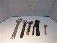 LOT: ADJUSTABLE WRENCHES