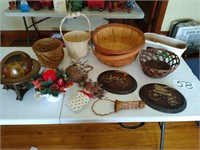 Baskets, centerpieces and decorative items