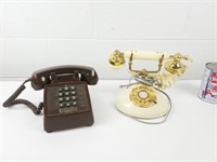 2 téléphones de table dont à cadran vintage