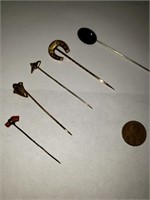 5 VINTAGE STICK PINS (INCLUDES HORSESHOE)