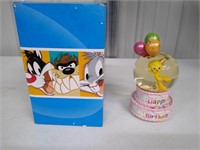 Looney Tunes Tweety Bird Happy Birthday Snowglobe