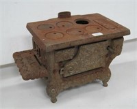 toy cast iron Royal stove 8" across top