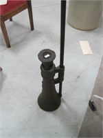barn/house jack w/turning bar 19" tall at lowest