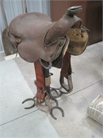 horse saddle stool w/horse shoe base