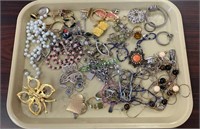 Tray lot costume jewelry, including necklaces,