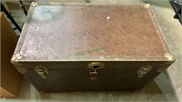 Vintage presswood trunk, with the latch but the