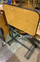 Work table on wheels, adjustable height, with a