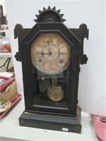 Gilbert mantle clock runs and chimes 19"
