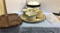 Mixed lot, vintage Rubbermaid serving trays for