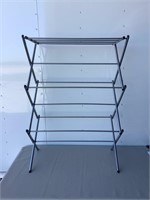 METAL FOLDING CLOTHES RACK