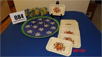 8 sm. Tin Trays, Sunflower Glasses and Plate