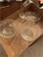 6 pieces pressed glass in flat