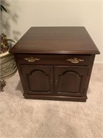 1 drawer nightstand with below cabinet space