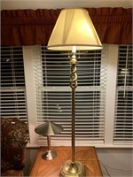 Brass twist-design floor lamp