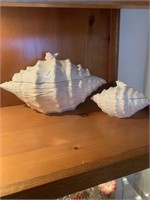 2 covered Shell dishes