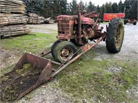 International Farmall Tractor w/ Loader Salvage