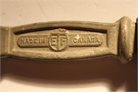 NAIL PULLER -MADE IN CANADA