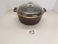 Cast iron kettle w/ lid