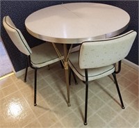Mid-Century Modern Dinette Set By Queen City