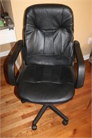 BLACK LEATHER OFFICE CHAIR--GOOD SHAPE