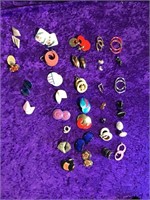 32 pairs of earrings
