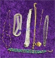 2 jewelry sets & 5 necklaces